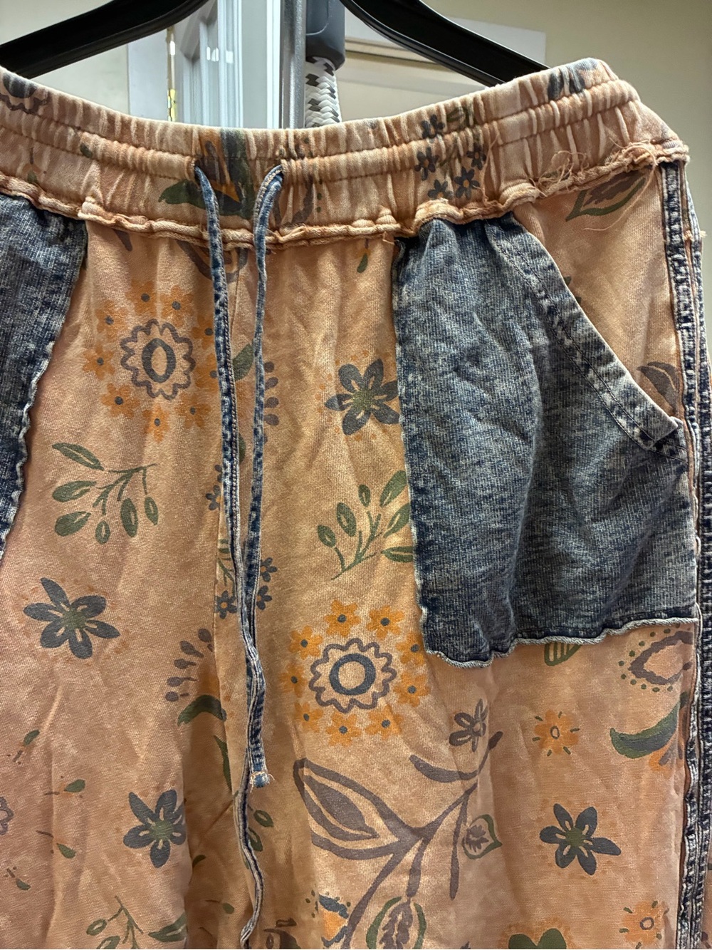 Easel Brown Floral Lounge Sweatpants with Charcoal Patch Details 2x Women - Picture 10 of 12
